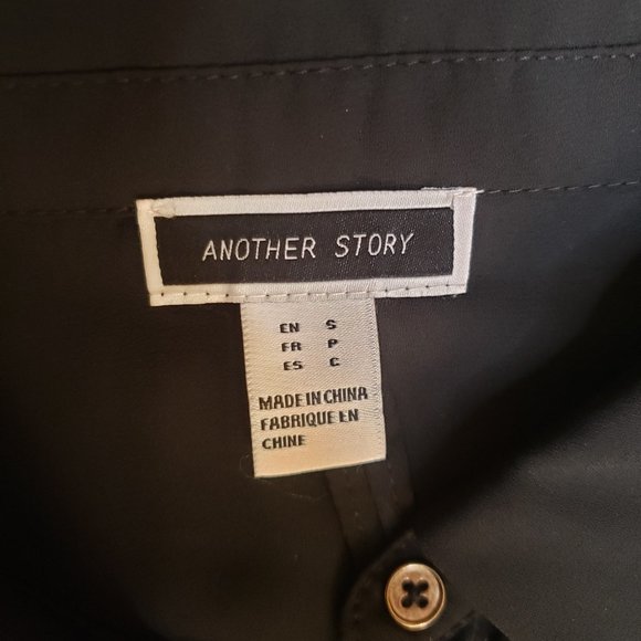 SOLD Suzy Shier | Black Shoulder Cut Blouse - Picture 7 of 10